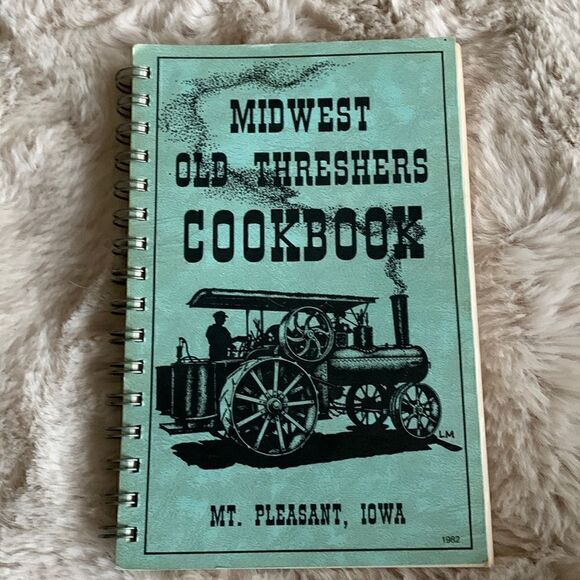 Midwest Old Threshers Vintage Cookbook 1982 Mt. Pleasant, Iowa‎ - Picture 1 of 6